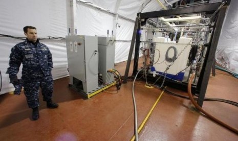 The Field Deployable Hydrolysis System used to destroy and neutralize chemical weapons is watched by US Navy Commander Bill Speaks as it sits aboard the MV Cape Ray before its deployment from the NASSC0-Earl Shipyard in Portsmouth, Virginia, January 2, 201