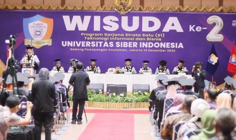 The First Fintech University in Indonesia, Universitas Siber Indonesia atau Cyber University yang dulunya bernama BRI Institute telah menggelar wisudanya yang ke-2. Berlokasi di Gedung Pewayangan Kautaman, jl. TMII Pintu 1 No. 01, Pinang Ranti, Jakarta Timur, yang sukses terlaksana pada Kamis (4/12/2023).