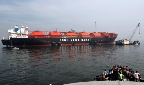 The Floating Storage Regasification Unit (FSRU) Jawa Barat is the first floating terminal in Indonesia. (illustration)   