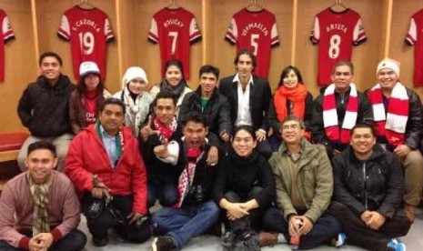  The Gooners Indonesia berjumpa dengan legenda Arsenal, Robert Pires di Emirates Stadium