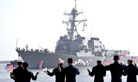 The guided missile destroyer USS Lassen (DDG 82) arrives at a South Korean naval port in Donghae, on March 9, 2013. The military drill gets some opposition from anti-war and pro-unification civic group as they hold a rally in Seoul. 