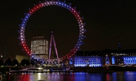 The London Eye observation wheel on the banks of the Thames is lit up in red, blue and white to mark the birth of a baby boy to Prince William and Kate, Duchess of Cambridge, London, Monday, July 22, 2013. 