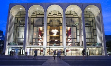 The Metropolitan Opera di New York menawarkan tiket masuk gratis bagi pekerja terdampak shutdown.