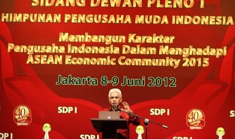 The Coordinating Minister for Economy, Hatta Rajasa, opens the Indonesian Young Entrepreneur Association (HIPMI) in Jakarta, on Saturday.  