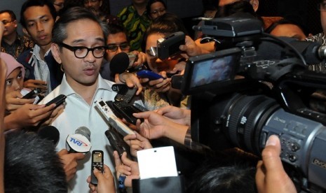 The Minister of Foreign Affairs, Marty Natalegawa, explains the Indonesian position to journalists after the re-autopsy of the three Indonesian workers, in Jakarta, on Friday.