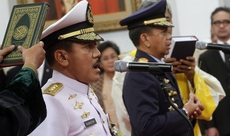 The new chief of navy Vice Admiral Marsetyo (left) and the new chief of air force, Vice Marshal Ida Bagus Putu Dunia.   