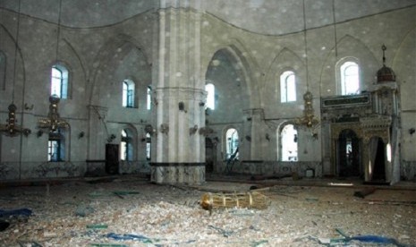 The photo by Syrian official news agency SANA, shows the inside of the Khalid Ibn al-Walid Mosque in the heavily disputed northern neighborhood of Khaldiyeh, in Homs, Syria.