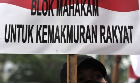 The picture on February 14, 2013 shows a protester in Jakarta brings placard which is translated in English 