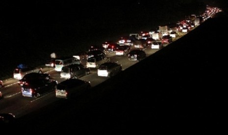 The picture shows heavy traffic jam in Cikampek toll road during homebound travel season three days before Eid al Fitr. (file photo)