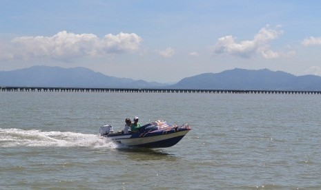 The picture shows the area of Tawau in Malaysia, where a fishing boat capsized and three fishermen missing. (file photo)