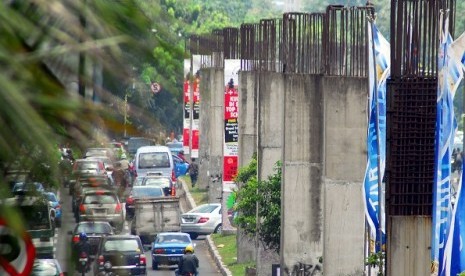 The pillars of halted Jakarta monorail project in Senayan, Jakarta (file phto)    