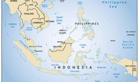 The South China Sea is among startegic shipping lanes in the world, including for illegal immigrants to enter Indonesia (map).