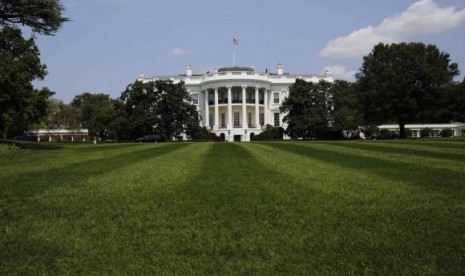 The South Lawn and the White House is pictured in Washington August 7, 2014.