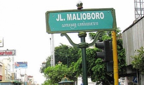 The streetname of Maliobiri in Yigyakarta is written in Javanese script. (I,lustration)