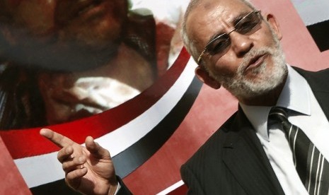 The supreme guide of Egypt's Muslim Brotherhood Mohamed Badie speaks during a news conference at the Brotherhood's main office, which was attacked two days ago, in Cairo December 8, 2012.   