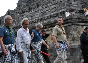 The Swdish King Carl XVI Gustaf (far left) visits Borobudur Temple in Magelang, Central Java, on Wednesday.  