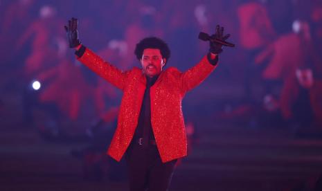 The Weeknd terpaksa menghentikan konsernya di Los Angeles, AS.