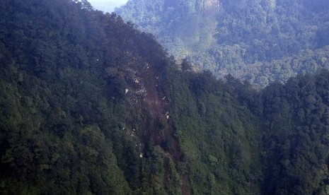 The wreckage of a missing Sukhoi Superjet-100 are scattered on the mountainside in Bogor, West Java, Indonesia. 