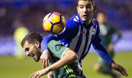 Theo Hernandez (kanan).