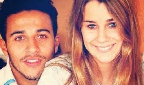 Thiago Alcantara dan Julie Vigas