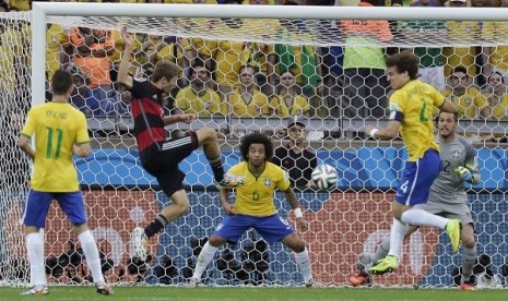 Thomas Mueller berhasil menyarangkan bola di partai semifinal Piala Dunia 2014 menghadapi tuan rumah Brasil