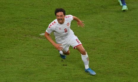 Pemain Denmark Thomas Delaney menjadi man of the match saat melawan Republik Ceko di perempat final Euro 2020.