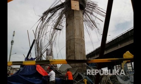 Tiang girder Tol Becakayu yang roboh