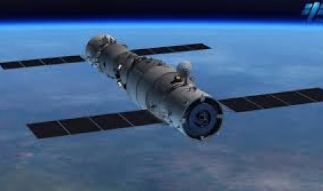 Tiangong 2 mengalami deorbit dan jatuh kembali ke Bumi.