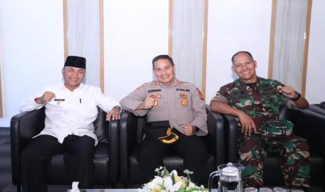 Tidak ingin terjadinya konflik dalam upaya penyetopan ilegal Drilling dan ilegal refinery, Pj Bupati Muba, H Apriyadi Mahmud memaksimalkan koordinasi dengan sejumlah pihak terutama jajaran TNI dan Polri. 