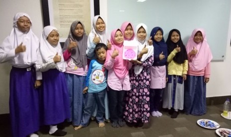 Tidak kurang dari 100 anak-anak sekolah dasar (SD) mengikuti acara di Gedung Republika, Warung Buncit, Jakarta, Sabtu (12/8). 