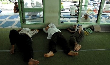 Tidur di Masjid