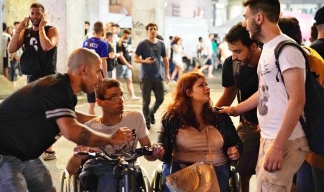 Tifosi Juventus meninggalkan Piazza San Carlo.