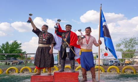 Tiga Bersaudara Menjuarai Turnamen Panahan Berkuda di Turki