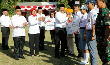 Tiga BUMN mememberikan bantuan kepada veteran dan mantan atlet berprestasi.