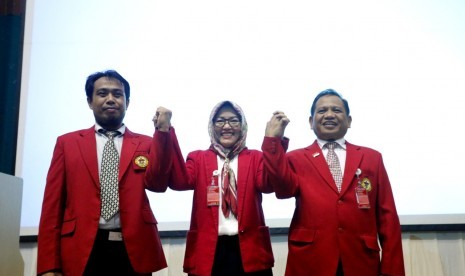 Tiga calon rektor Universitas Hasanuddin, masing-masing Abrar Saleng, Dwia Aries Tina Pulubuhu, dan Muhammad Ramli, usai pemilihan calon rektor Unhas, Rabu (24/1)