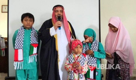 Tiga Kakak Beradik Asal Banggai Berikan Seluruh Tabungannya untuk Bantu Anak-anak Palestina.