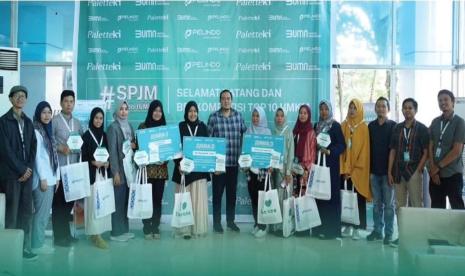 Tiga pemenang yang mengikuti presentasi proposal bisnis saat SPJM Support UMKM.