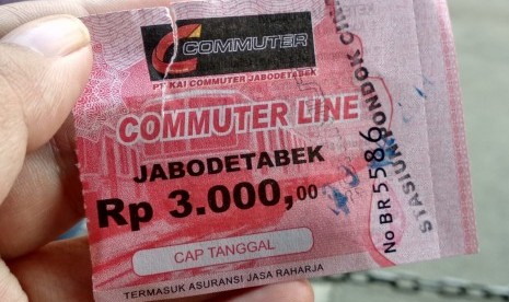 Tiket kertas KRL yang berlaku pada hari ini karena pembaruan sistem ticketing, Senin (23/7).