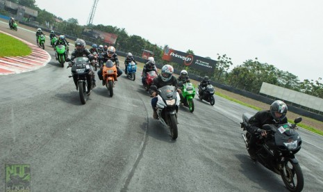 Tikungan di trek Circuit International Sentul (Rolling Thunder).