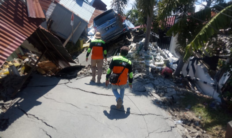 Tim ACT membantu para korban gempa di Palu.