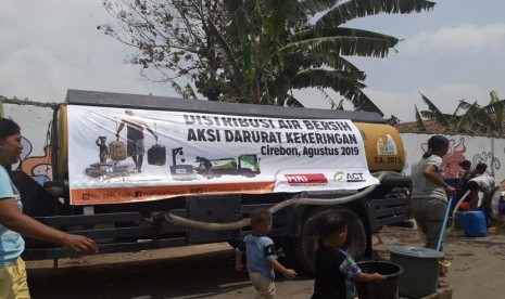 Tim Aksi Cepat Tanggap (ACT) Cirebon menyiapkan Satu Juta Liter Air Bersih Untuk Ciayumajakuning dengan diawali pemberangkatan 10 Humanity Water Tank