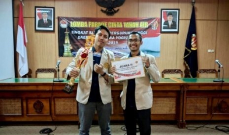 Mahasiswa Amikom Juara Dua Lomba Parade Cinta Tanah Air