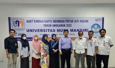 Tim Audit Kinerja Kemendikbud Ristek melakukan monitoring evaluasi (Monev) ke Kampus Digital Bisnis Universitas Nusa Mandiri (UNM) dalam rangka pengelolaan anggaran beasiswa Kartu Indonesia Pintar-Kuliah (KIP-K). Kegiatan Monev ini diikuti oleh 10 mahasiswa perwakilan penerima KIP-K UNM selama dua hari yakni Senin 10 April dan Kamis 13 April 2023, pukul 09.00 WIB di UNM kampus Jatiwaringin, Jl Raya Jatiwaringin No 2, Cipinang Melayu, Makasar, Jakarta Timur.