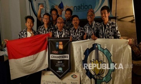 Tim Barunastra dengan kapal autonomous Nala Heroes berhasil menyabet juara pertama dalam ajang 11th Annual International Roboboat Competition 2018 di Daytona Beach, Florida, Amerika Serikat (AS).