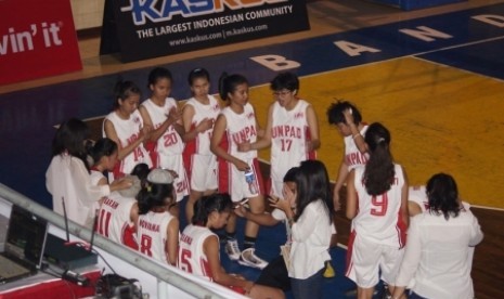 Tim Basket Putri Unpad di Liga Mahasiswa