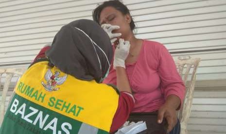 Tim BAZNAS membangun Emergency Center di Palu, Sulawesi Tengah untuk melayani korban gempa selama 24 jam tiap harinya. BAZNAS Emergency Center memberikan layanan medis, evakuasi dan assesment lanjutan.