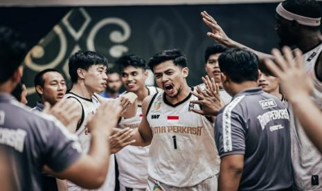 Tim Bima Perkasa Jogja pada gim pertama playoff IBL 2023.