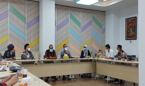 Tim dari Kantor Wakil Presiden mengunjungi Asosiasi Platform Digital Expor (PD Expor) di sekretariat Global Halal Hub, Tangerang, Jumat (14 /1).