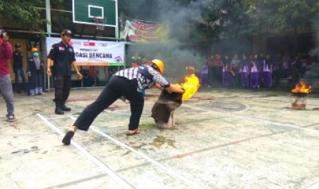 (ilustrasi) Tim DER (Disaster Emergency Response) MRI-ACT DIY mengadakan pelatihan mitigasi kebencanaan yang bertajuk ‘Humanity Day’ bersama siswa-siswi SMPN 9 Yogyakarta, Jumat (18/1).