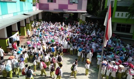 Tim Disaster Risk Management (DRM) PKPU Human Initiative menyelenggarakan Edukasi dan Simulasi Bencana Gempa Bumi dan Kebakaran.